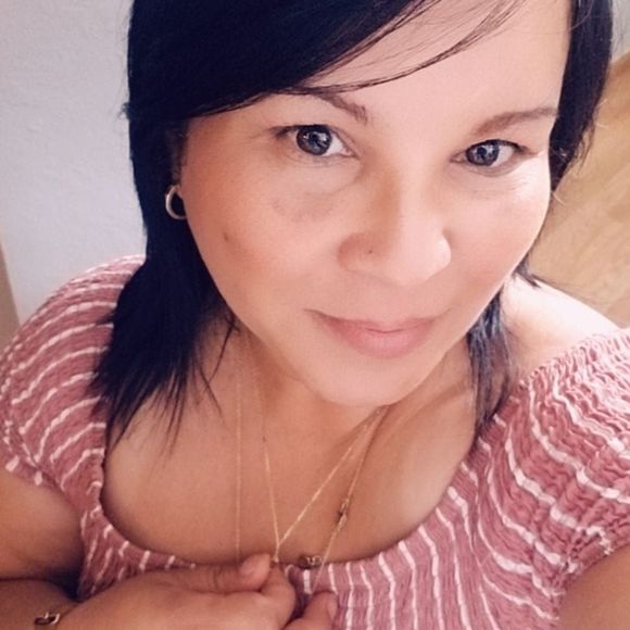 Meet your Posher, Gloria - Picture 1 of 1